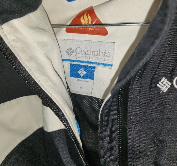 Columbia Women's Black and White Ski Jacket - Picture 2 of 6